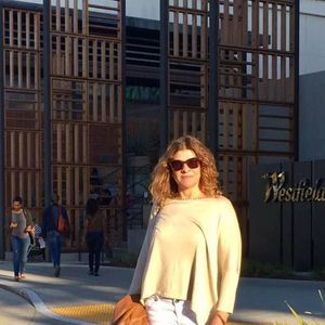 Meet your Posher, Simone